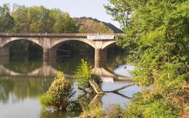El río Ebro a su paso por Baños. El río Ebro a su paso por Baños.