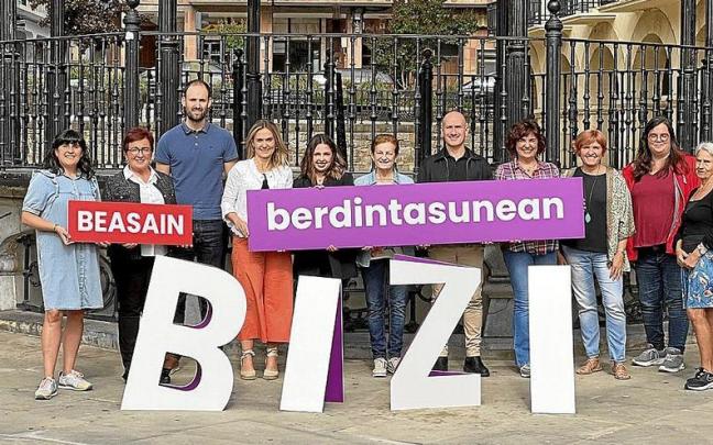 Representantes del Ayuntamiento, Goieki, Murumendi y Asmube, entre otros. | FOTO: CEDIDA