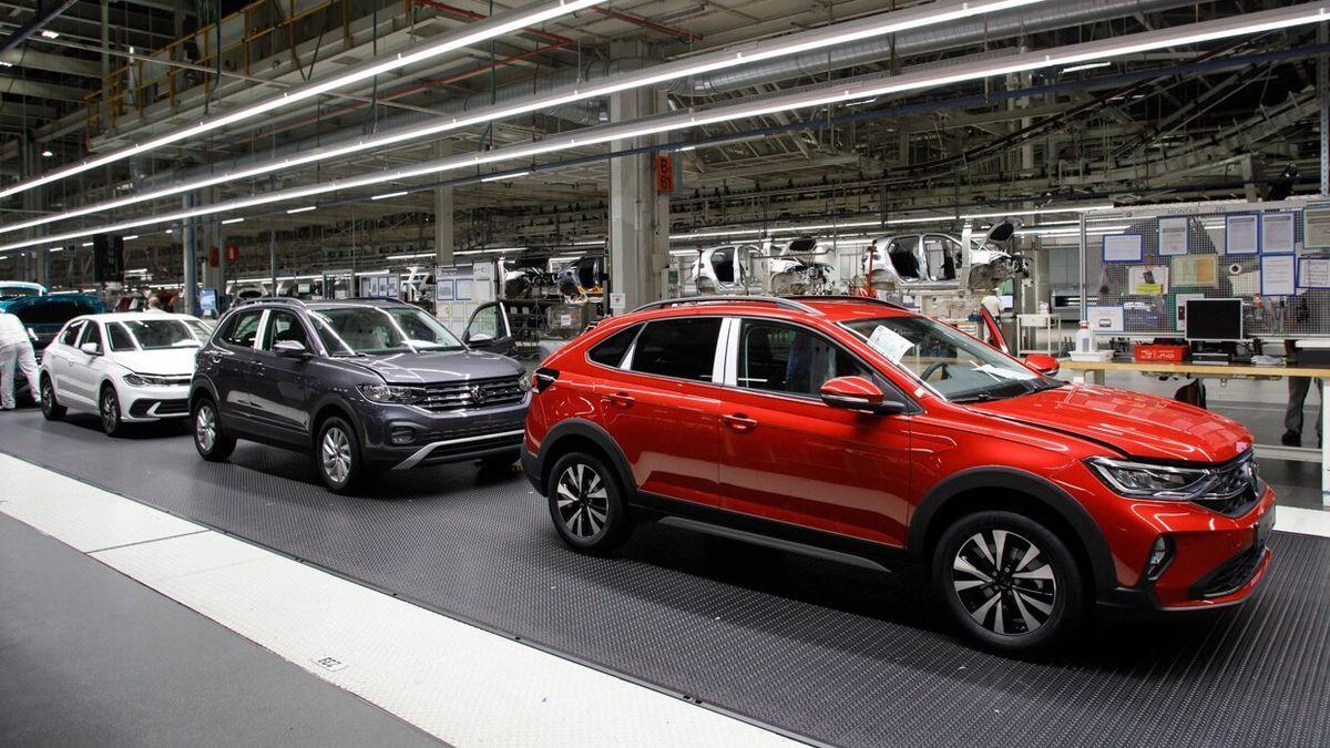 La cadena de montaje de VW con los modelos Polo, T-Cross y Taigo.