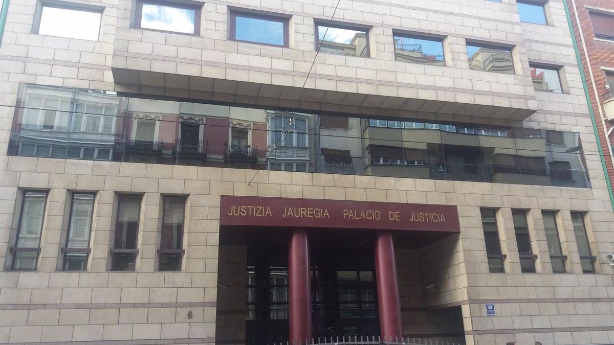 Entrada al Palacio de Justicia de Bilbao