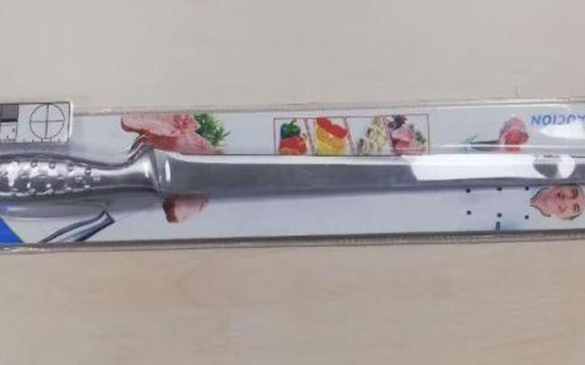 Cuchillo similar al utilizado por el acusado para la agresión.