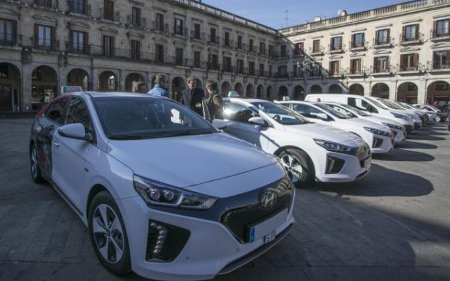 Taxus eléctricos que ya circulan por Vitoria.