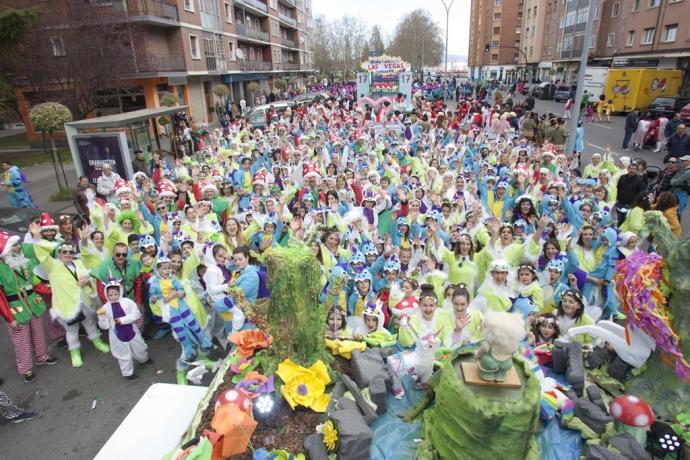 Desfile de las comparsas de Carnaval de Vitoria en 2019.