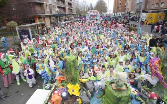 Desfile de las comparsas de Carnaval de Vitoria en 2019.