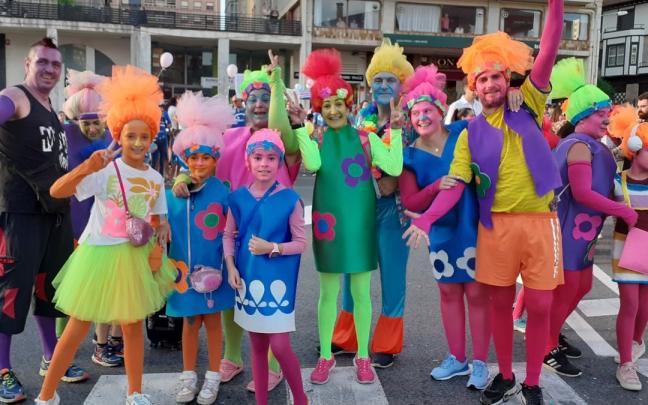 Los grupos hicieron gala de su originalidad al confeccionar el vestuario.