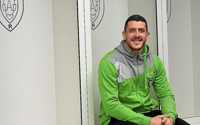 Arthur Pereira, en los vestuarios del pabellón Anaitasuna.