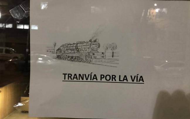 Carteles contra el trazado colocados en Bustinzuri. Carteles contra el trazado colocados en Bustinzuri.