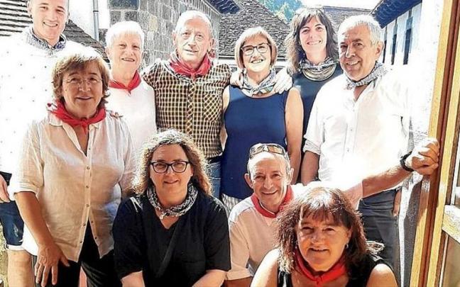 Protagonistas del día y corporación municipal en el balcón en el inicio de las fiestas. Protagonistas del día y corporación municipal en el balcón en el inicio de las fiestas.