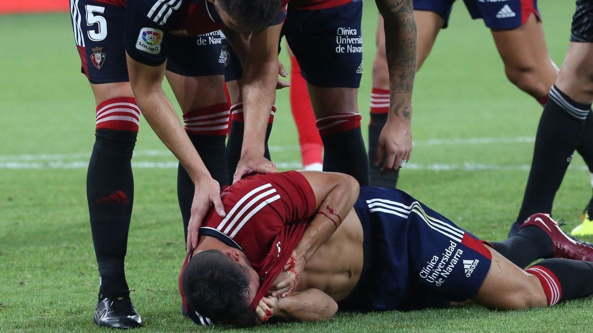 Unai, en el suelo, lleno de sangre