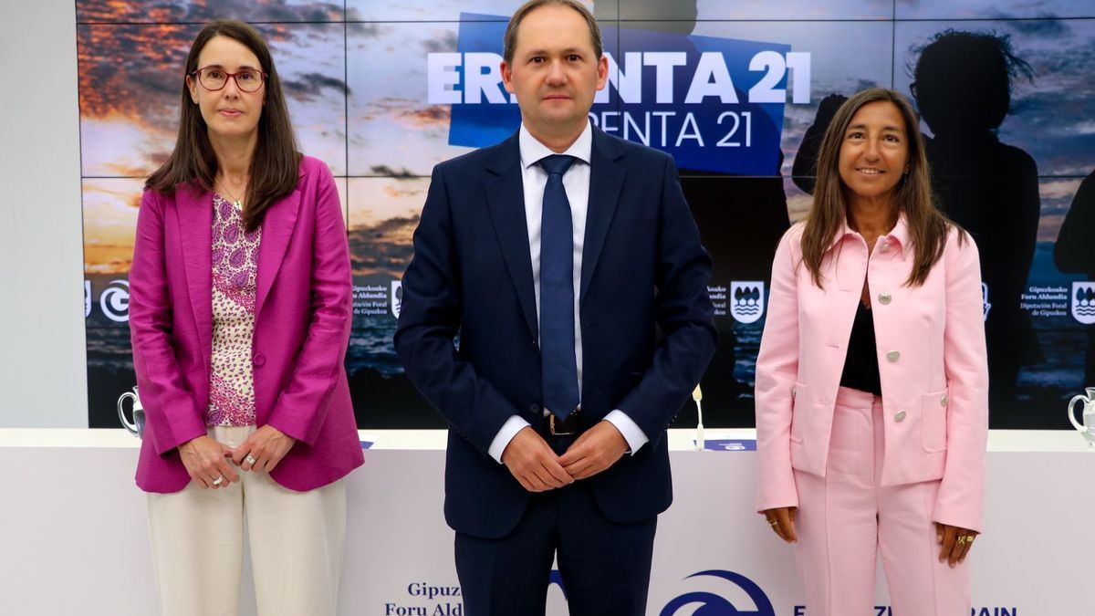 Irune Yarza, Jokin Perona y Yolanda Domínguez han presentado el balance de la campaña de la renta 2021