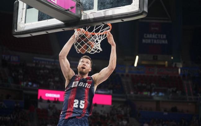 Alec Peters en el partido de cuartos de final de la Liga ACB contra el Valencia.