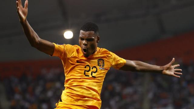 Denzel Dumfries celebra su gol Denzel Dumfries celebra su gol