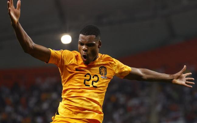 Denzel Dumfries celebra su gol Denzel Dumfries celebra su gol