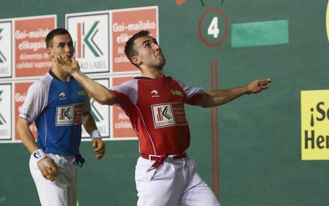 Joanes Bakaikoa e Iraitz Zubizarreta, durante un encuentro.
