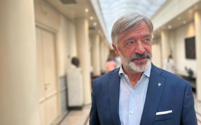 Koldo Martínez, senador autonómico por Navarra, en los pasillos de la Cámara Alta