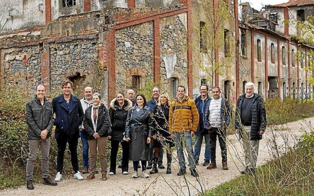 Parlamentarios, alcaldes, técnicos e investigadores recorrieron el espacio y se informaron.