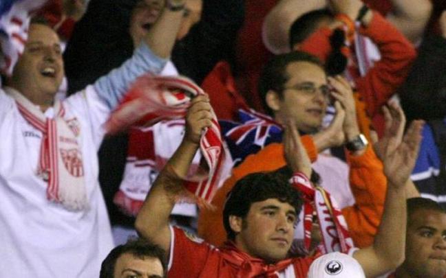Aficionados del Sevilla FC en una imagen de archivo.