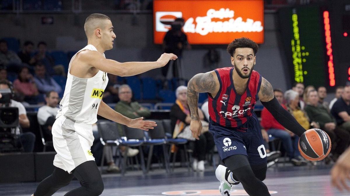 Howard maneja el balón durante el duelo contra el Partizan de esta temporada