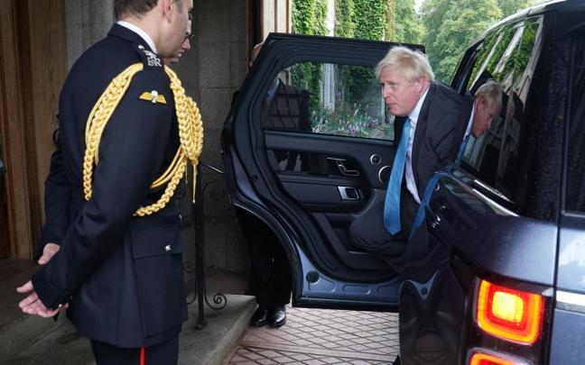 Boris Johnson, a su llegada al castillo de Balmoral. Boris Johnson, a su llegada al castillo de Balmoral.