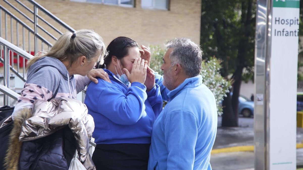 La madre del menor de Manzanilla en la UCI del Virgen del Rocío.