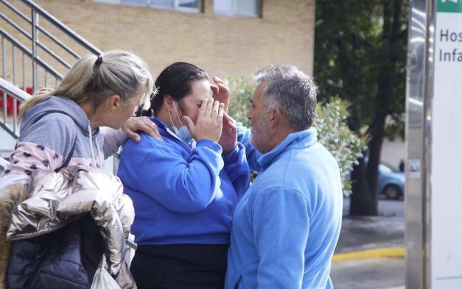 La madre del menor de Manzanilla en la UCI del Virgen del Rocío.