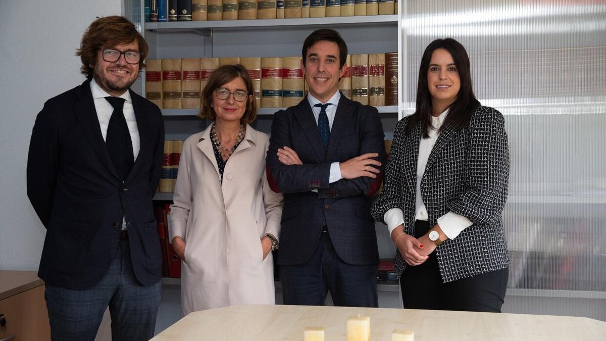 Los abogados Jorge Iribarren Ribas, Gracia Iribarren Ribas, Iñaki Iribarren Artola y Arantxa Ros Gavilán, de Navarra Revolving.