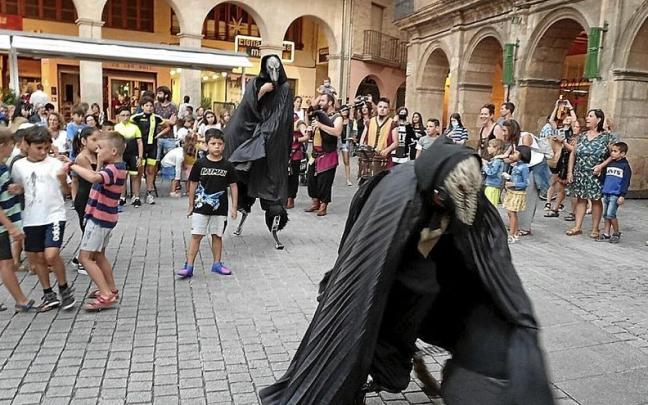 Seres m&aacute;gicos &lsquo;ocupan&rsquo; las calles de Estella