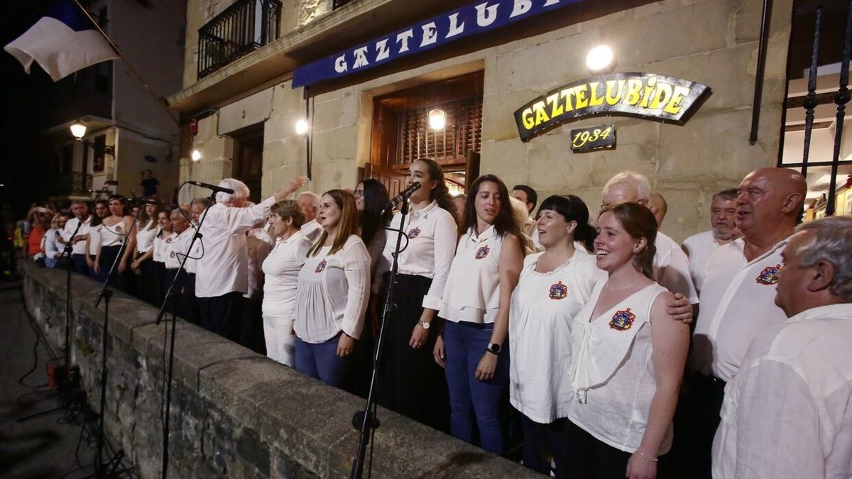 Tradicional interpretación del Festara! a cargo del coro de Gaztelubide