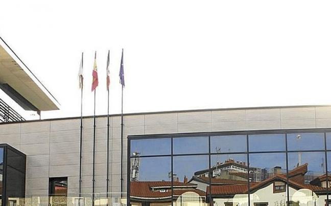 Organizadores, junto a los homenajeados con el dorsal 1.