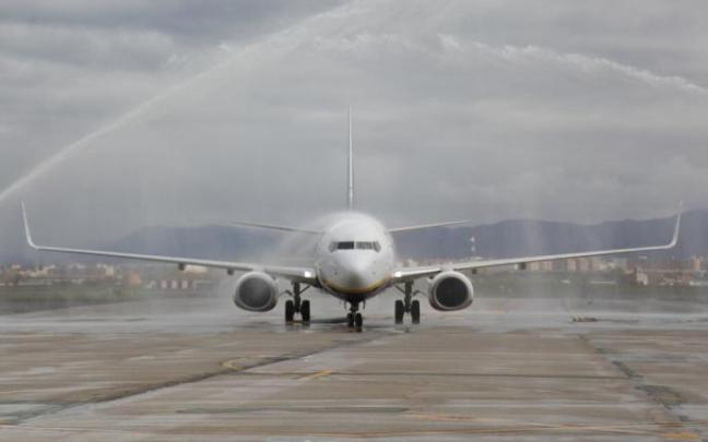 Una aeronave en el aeropuerto de Foronda.