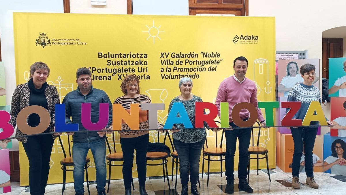 Creando Futuros y Sergio Olabarrieta recibieron ayer sus merecidos premios al voluntariado de Portugalete.