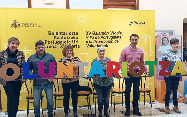 Creando Futuros y Sergio Olabarrieta recibieron ayer sus merecidos premios al voluntariado de Portugalete.