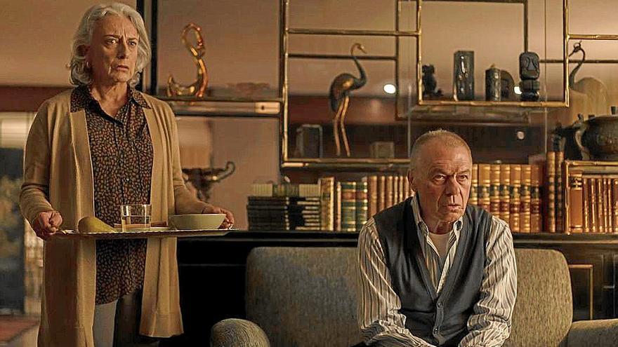 La historia que firma Carmen Mola tiene una trama oscura y sangrienta.