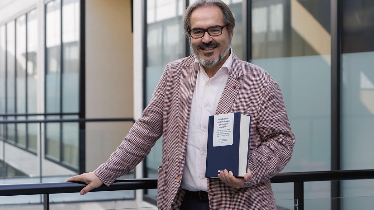 El catedrático de Derecho Administrativo de la Universidad Pública de Navarra (UPNA) José F. Alenza García