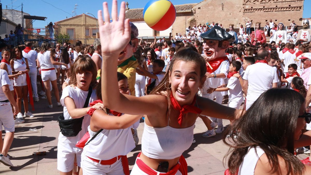 Cuadrillas disfrutando del fenomenal ambiente este martes en Ribaforada.