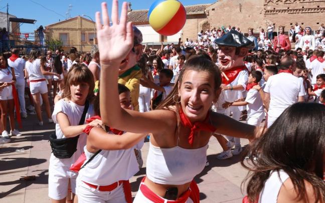 Cuadrillas disfrutando del fenomenal ambiente este martes en Ribaforada. Cuadrillas disfrutando del fenomenal ambiente este martes en Ribaforada.