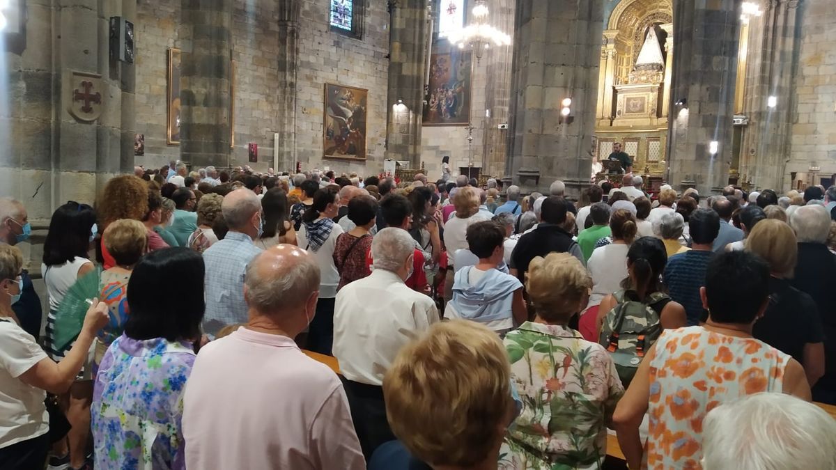 La Amatxu de Bego&ntilde;a recibe sin restricciones a sus miles de peregrinos