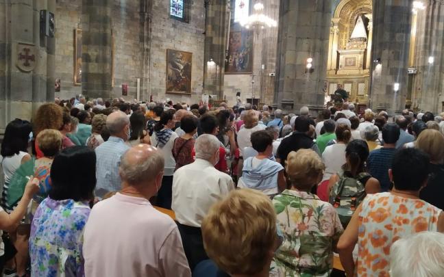 La Amatxu de Bego&ntilde;a recibe sin restricciones a sus miles de peregrinos