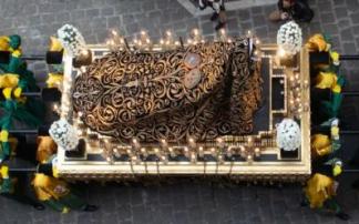 El paso de la Dolorosa, en las calles del Casco Viejo de Pamplona