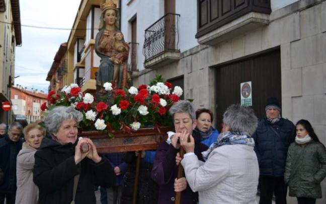 Procesión de la festividad de la Virgen de Sallurtegi del Lunes de Pascua de la Semana Santa en 2019. Procesión de la festividad de la Virgen de Sallurtegi del Lunes de Pascua de la Semana Santa en 2019.