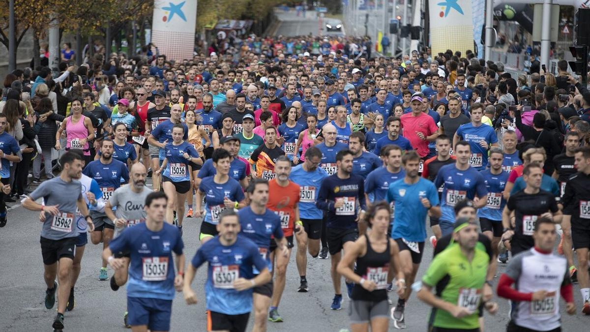 Atletas participantes en la VIII Carrera de las Murallas de Pamplona.