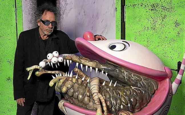 El cineasta estadounidense Tim Burton, retratado ayer en la inauguraci&oacute;n de su esposici&oacute;n inmersiva &lsquo;El laberinto&rsquo;. | FOTO: EFE/LETSGO