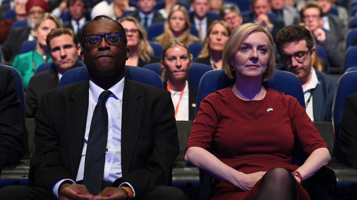 La primera ministra, Liz Truss, junto al ministro de Economía, Kwasi Kwarteng.