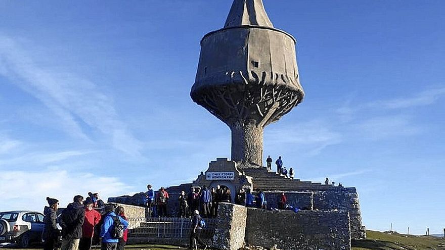 Monumento a la Virgen de la Antigua.