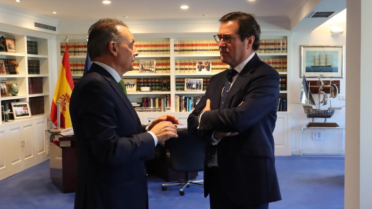 Antonio Garamendi recibe el apoyo de Salvador Navarro, presidente de la CEV.