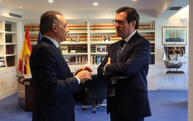 Antonio Garamendi recibe el apoyo de Salvador Navarro, presidente de la CEV.