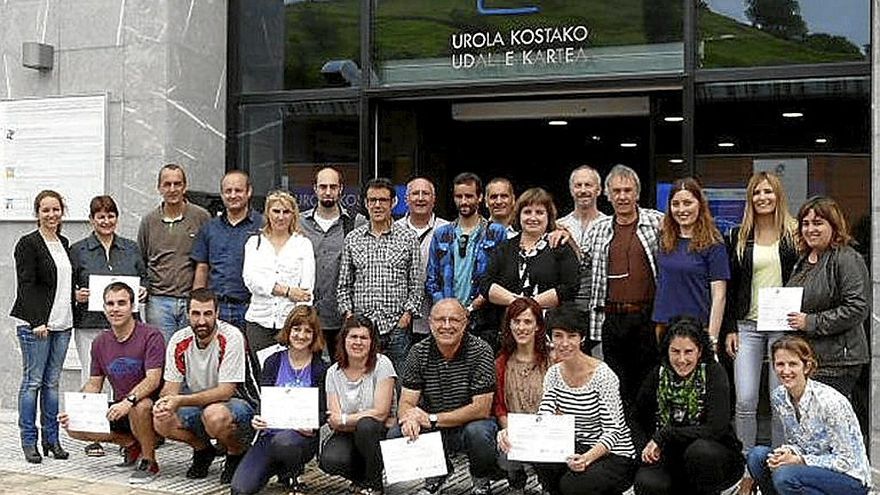 Alumnos en la sede de la Mancomunidad Urola Kosta. | FOTO: N.G.