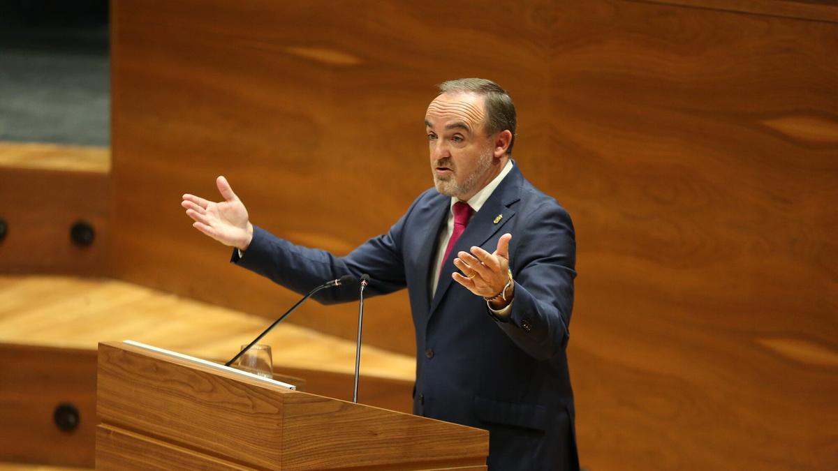 Javier Esparza, este viernes en el Parlamento de Navarra.