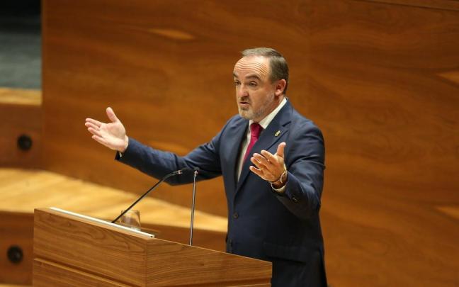 Javier Esparza, este viernes en el Parlamento de Navarra.