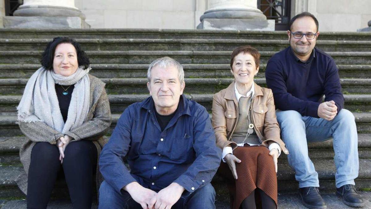 Ainhoa Urgoitia, Bigen Mendizabal, Pilar García de Salazar y Aitor López de Aberásturi en la presentación del documental 'Bidean jarraituz'